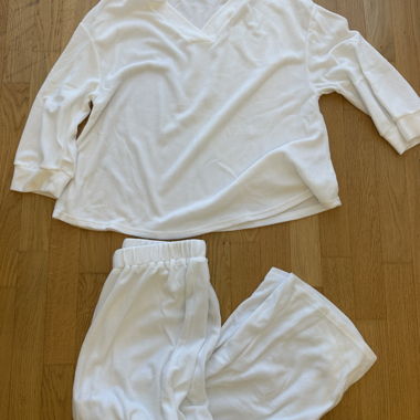 Set lounge in pile bianco SHEIN Curve