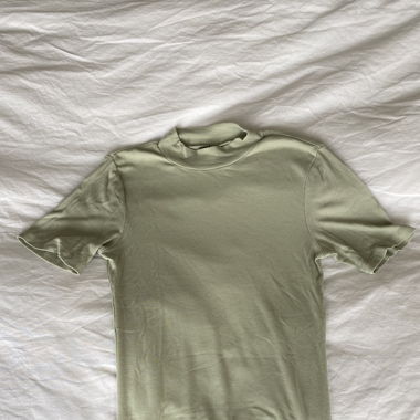 pastellgrünes T-Shirt
