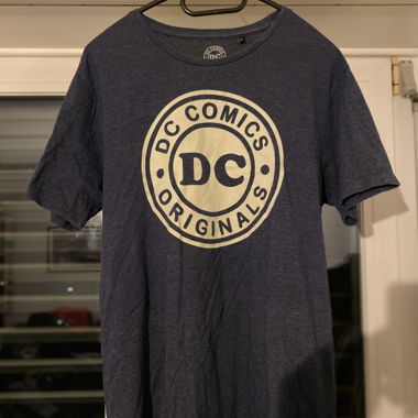 DC COMICS shirt