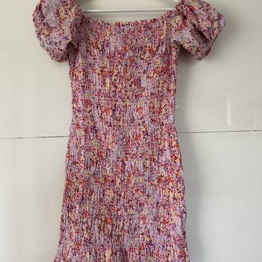 Blumenkleid mit Puffärmeln