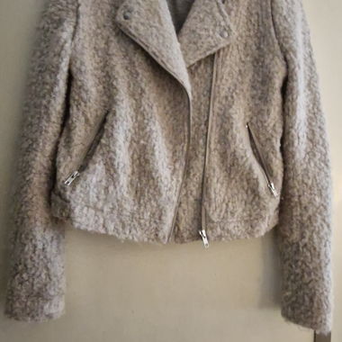 Beige Teddy-Bikerjacke aus Kunstfell