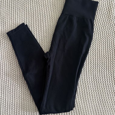 Schwarze plissierte Leggings