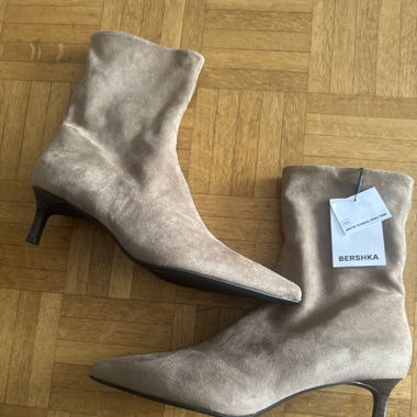 Brand new Kittenheels Boots 