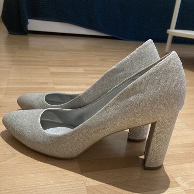 Silberne High-Heels