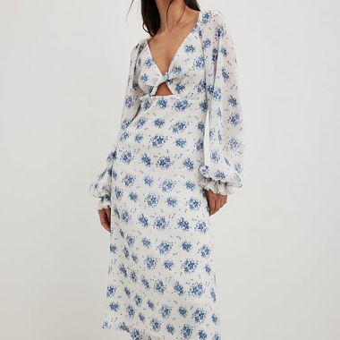 Weisses Blumen-Midikleid