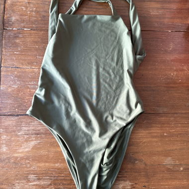 Costume da bagno verde oliva
