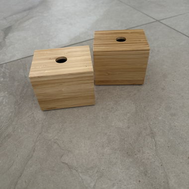 2 blocchi decorativi quadrati in legno