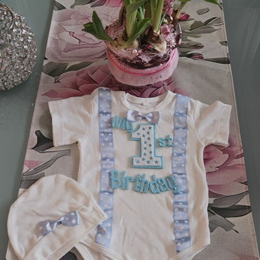 Body bébé avec bonnet «My 1st Birthday»