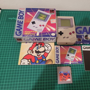Gameboy Classic in original packaging plus Tetris