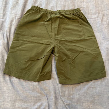 Short vert kaki 