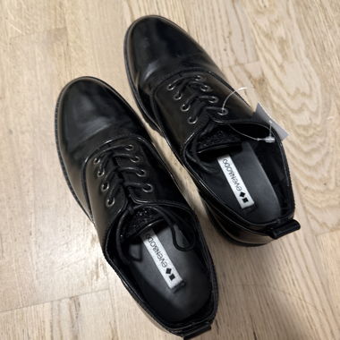 Chaussures noires à lacets