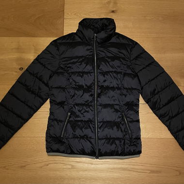 Schwarze Winterjacke