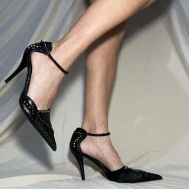 el dante‘s black pointed kitten heels
