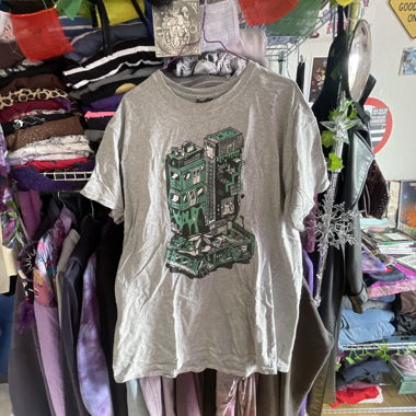 T-shirt con stampa edificio verde