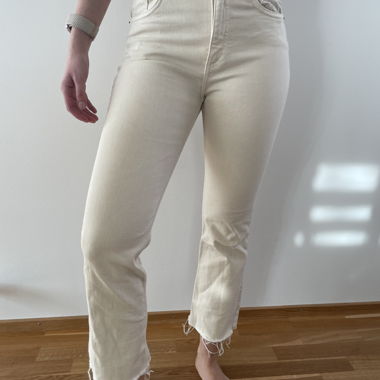 Zara Cremefarbene Jeans mit Fransaum