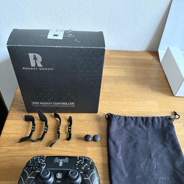 Manette à palettes PS5 Pro Rocket Controller