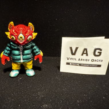 VAG vinyl artist gacha GYAROMI Red