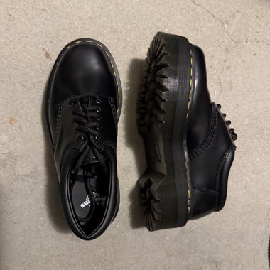 Dr Martens: 8053 QUAD GLATTLEDER PLATEAUSCHUHE