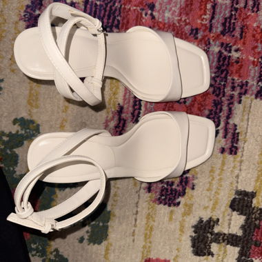 Sandales blanches à talon