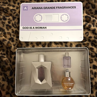 Coffret parfum Ariana Grande God Is A Woman