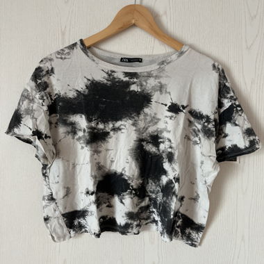 T-shirt corta Zara con motivo tie-dye bianco e nero