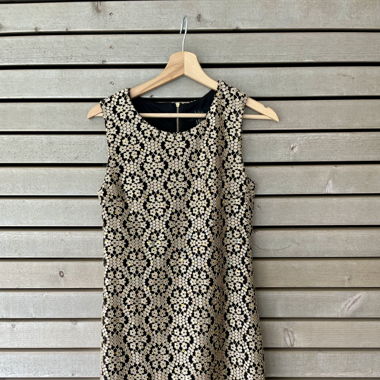 Kleid mit Goldeffekt