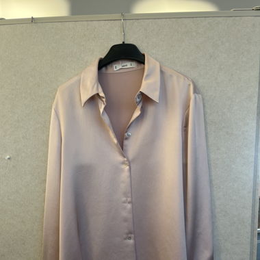 Chemise rose poudrée effet satiné