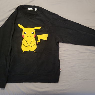 Pull Levi's avec Pikachu