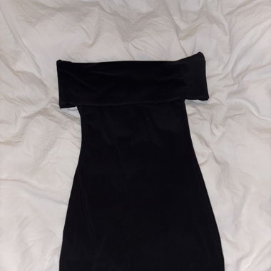 Mini robe noire (PULL&BEAR)