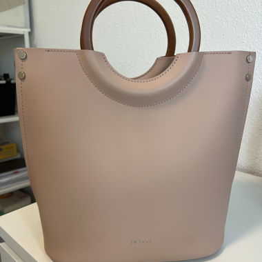 INYATI Rosa Handtasche mit Holzgriffen