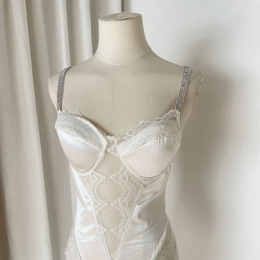 Weißer Body