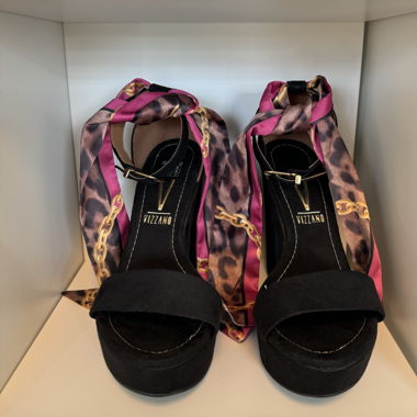 Exklusive Vizzano High Heels, mit Seidenstoff