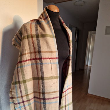 NEU Grosser, flauschiger Schal in beige