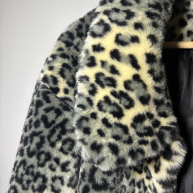 Cappotto in ecopelliccia stampa leopardo