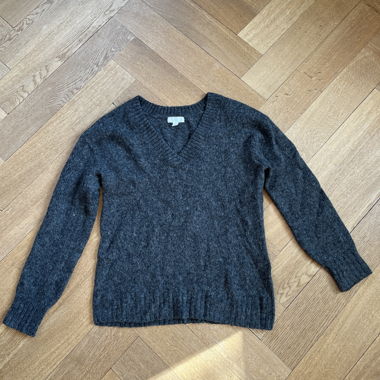 H&M grauer V-Ausschnitt Pullover XS