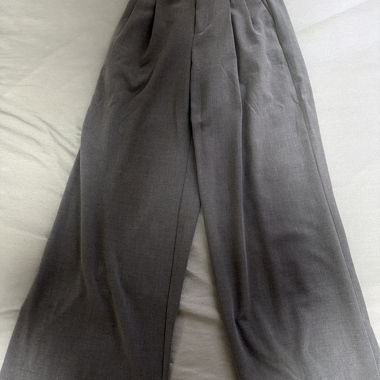 Pantalon gris ample