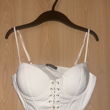 Crop-top blanc avec ficelle 