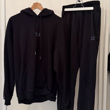 Schwarzer Hoodie-Jogginganzug