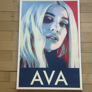 Ava Max Leinwand 
