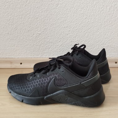 Nike black sneakers
