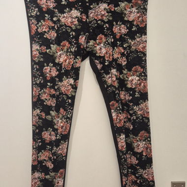 Florale Spitzen-Leggings