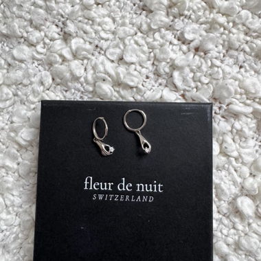 Ohreringli vo fleur de nuit (globus)