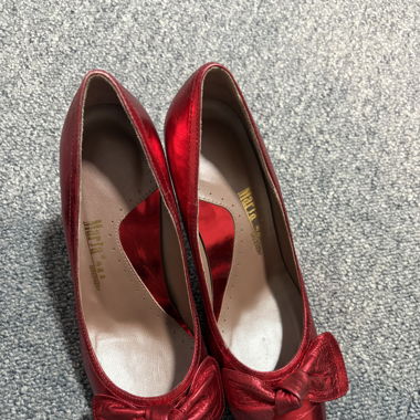Rubis red shoes 