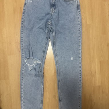 Jeans Mom con Strappo
