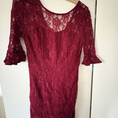 Bordeaux Spitzenkleid