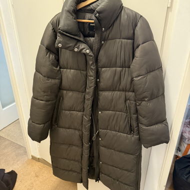 Long down jacket size M