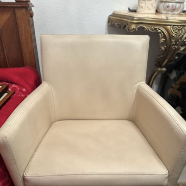 2 Elegante Lederstühle