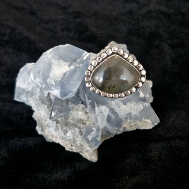 Anello in labradorite