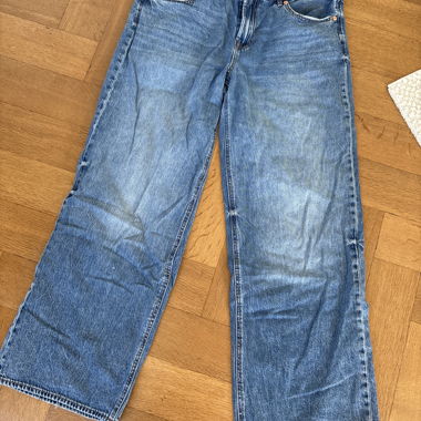 Jeans blu a gamba larga Stradivarius