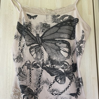 Spitzentop mit Schmetterling